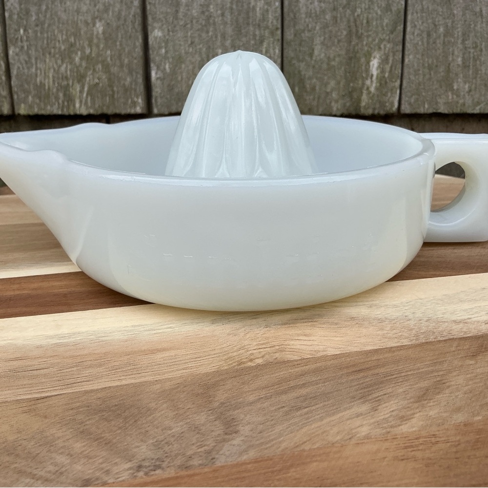Vintage Sunkist Milk Glass Reamer - Juicer - Picture 8 of 11